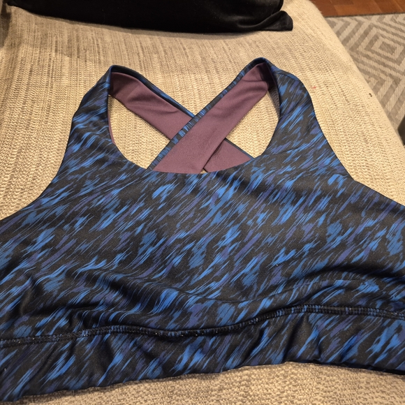 Asics Blue and Black Patterned Sports Bra and Shorts Set - Picture 10 of 11